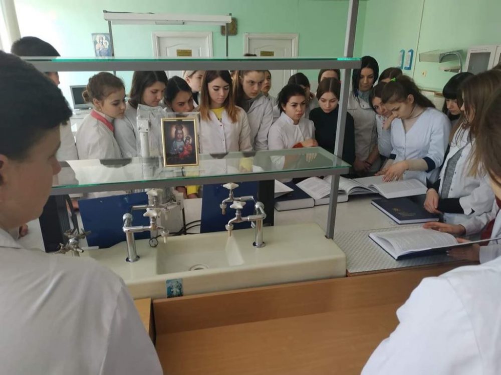 Ознайомча екскурсія у Лабораторію з контролю якості лікарських засобів ...